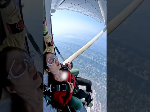 Skydiving ||Skydiving Freedom at Its Finest #youtube #youtubeshorts #skydiving #hittvfun #adventure