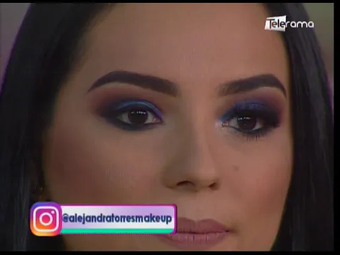 Aprenda a realizar un maquillaje en tonos azules