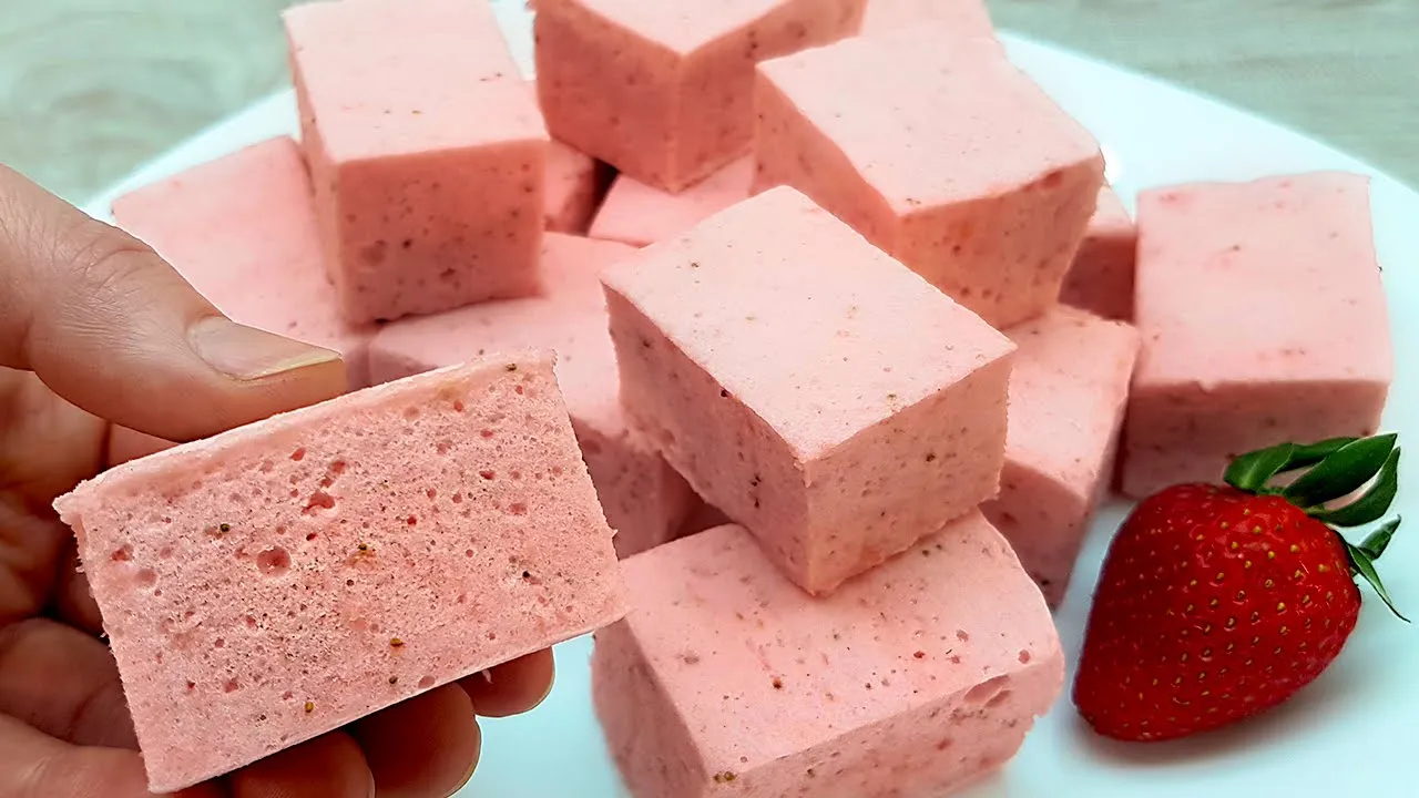 
          
          
          
            
            ERDBEERWolken! Wie man ein luftiges 3-Zutaten-Dessert macht! Mäusespeck. Marshmallows selber machen
          
        . 