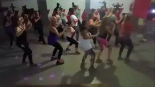 Download Zumba con Carla Munizaga en MG Fitness Center Tema INTENTO de Ulises Bueno MP3