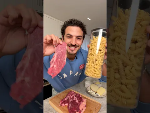 Macarrão 4 queijos com alcatra, pra ela se apaixonar de vez...
