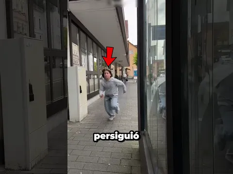 💇‍♂️ Este hombre tenía una forma muy extraña de conseguir clientes 😂