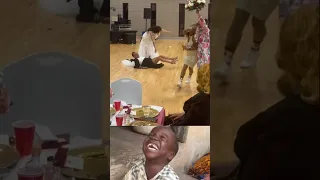 حان وقت إزالة الأعشاب الضارة من الزهور مضحك 