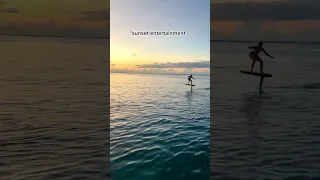 Sunset pumping on the efoil 😂 #efoil #foilboard #watersport #sunset #boatlife #sailingfamily #boat