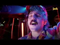 @JulienGranel joue "Plus fort" dans un disco-bus