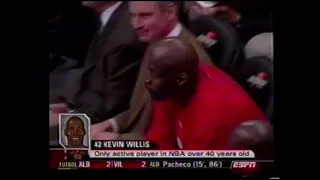 42-year-old Kevin Willis and 19-year-old Josh Smith Trade Dunks 2004