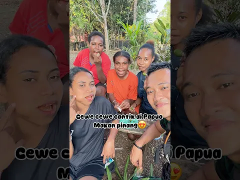 Kak Mia makan pinang sambil di temani b4b1🤣 #fyp #papua #tni #semuaorang #vidioshort #pinang