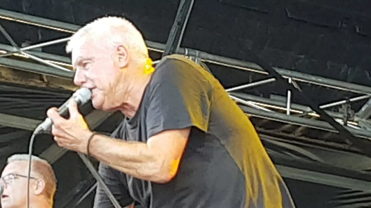 One Summer - Daryl Braithwaite - Red Hot Summer Tour 170218 One Summer - Daryl Braithwaite - Red Hot Summer Tour 170218