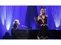 Lagu Miley Cyrus Performs 'Hands of Love' with Linda Perry