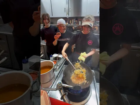 ジェンジェンさんと炒飯の達人🍳🔥Beautiful Fried Rice master