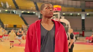 ولد بيعتبروه مش موهوب وبيتنمروا عليه ولكنه بيقدر يتدرب لحد ما بيكون أفضل لاعب كرة سلة في بلده 