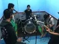 Download Lagu coffe reggae stones - cahaya cover by olvado streetjam