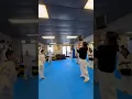 Punch according to the timing of the throw
