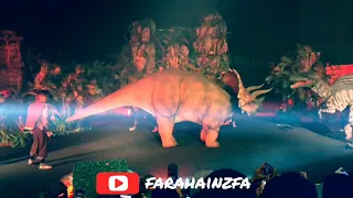 dinasour bergaduh