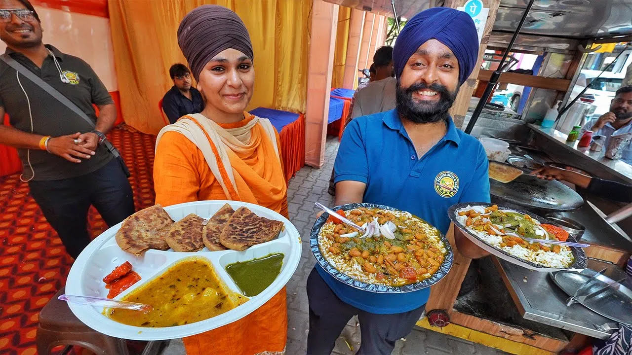 I found the BEST PUNJABI FOOD in Agra  Couple selling Desi Ghee Prathe, Rajma Chawal, Shahi Paneer