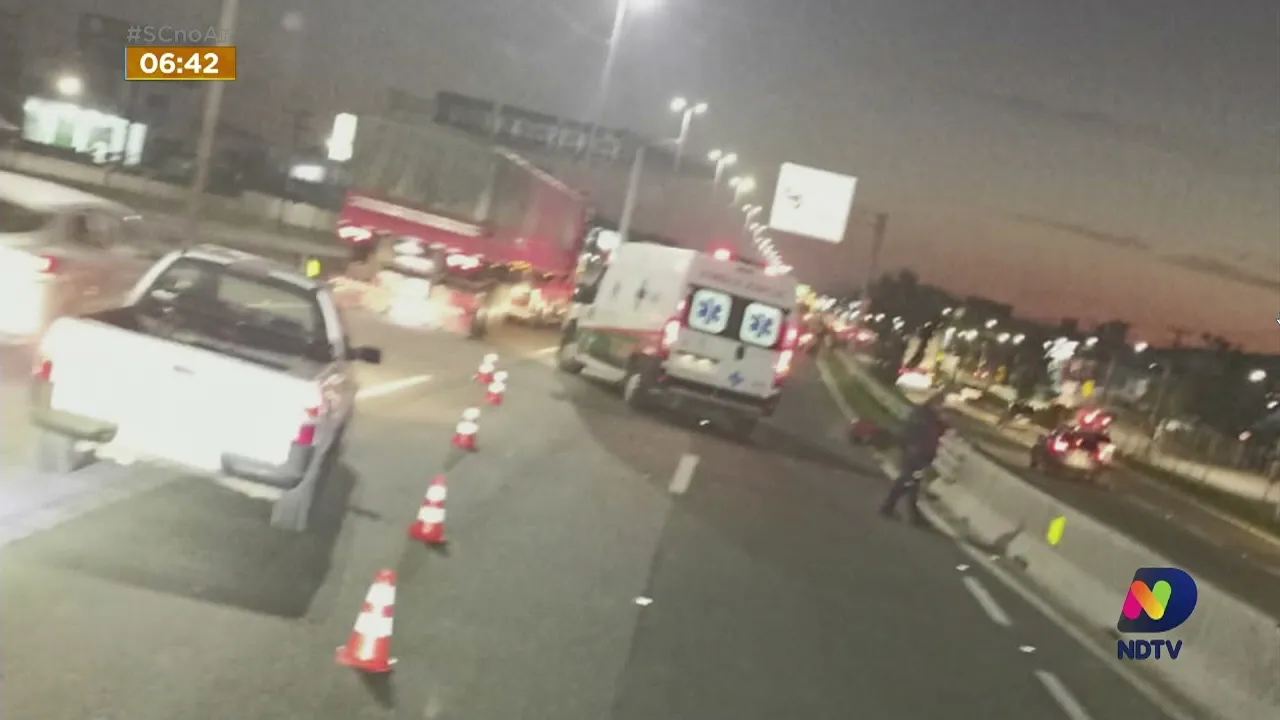 Motociclista morre em acidente na BR-101 e complica trânsito na manhã desta sexta-feira