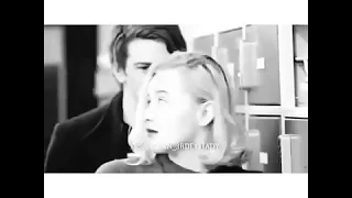 اه منك ياغالي بتمشي في خيالي ودايما في بالي 