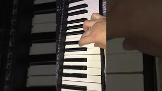 موسيقى شكثر مشتاق تعلم عزف بيانو 