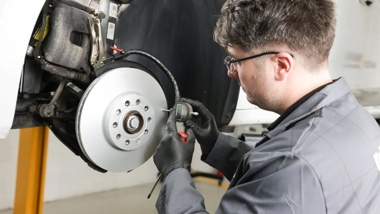 [EN] How to diagnose warped brake discs | Masters of Motion