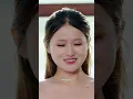 向來無情的冷面總裁，竟辦了場重金選妻會，偏偏還一眼選中小白花的她做了愛妻！本以為簽5年契約到期就走，不料霸總的兩個奶娃天天黏著她，老公更是越寵越上癮，最後竟捨不得放她走，日日求親！#短劇 #drama