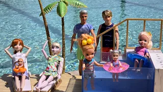 Pool day Elsa Anna toddlers - floaties