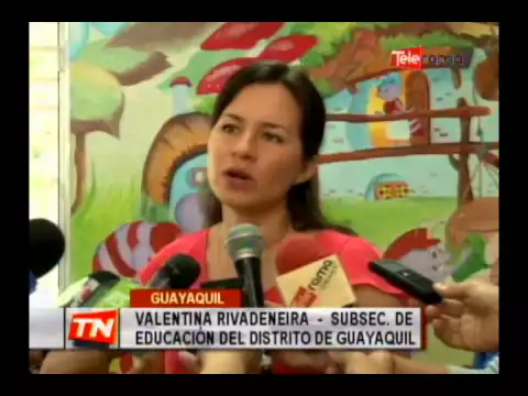 Ministerio de educación entrega pupitres y kits a centros educativos