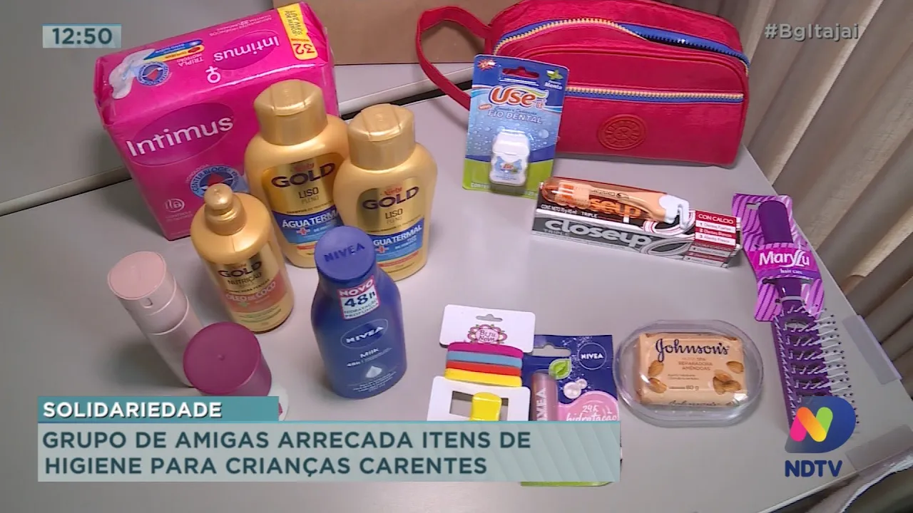 Grupo de amigas arrecada itens de higiene para crianças carentes