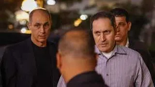 علاء وجمال مبارك أول الحاضرين لتقديم واجب العزاء في والد الفنان محمد رمضان وتوافد جميع نجوم الفن 