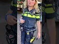 Download Lagu mevrouw de politie agent wordt boos geen compliment