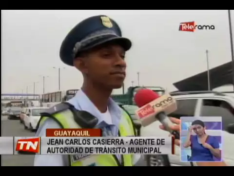 Multa de 366 dólares a conductores que bloqueen intersección