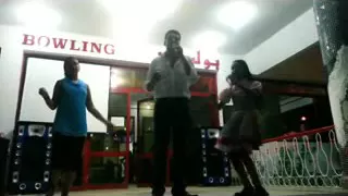 محمود الدالي يغني جميل واسمر وعنابي دندنها