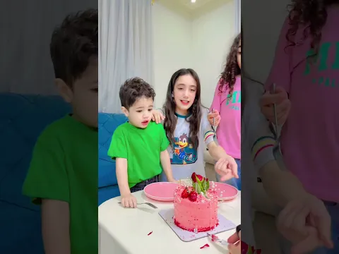 جبتلهم كيكه وقسمتها بالعدل😂😂😂احضرو الفيديو الطويل لتعرفو قصه هالكيكه #روزا #كنان #لولو#جوجو