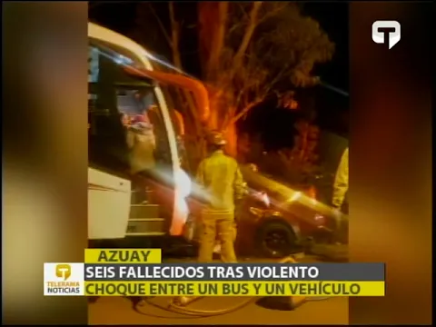 Seis fallecidos tras violento choque entre un bus y un vehículo