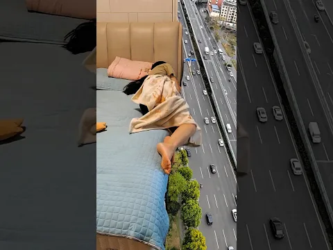 Mom Almost Fell! 😱 Optical Illusion​   🚗🛌 #shorts #shortvideo #highway