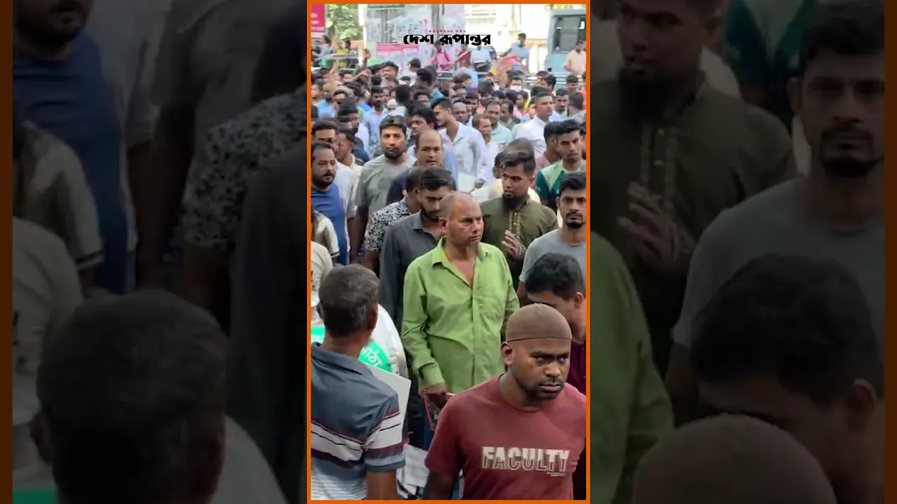 সড়কজুড়ে হকারদের বি*ক্ষো*ভ
