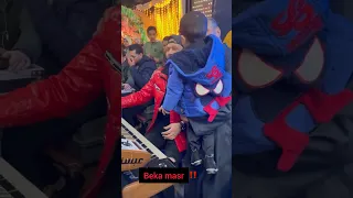 طب واحدة واحدة    وبلاش كل ده       عبسلام بيمزج   صاحب الأصابع الذهبية    دندنها
