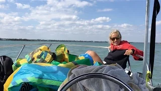 WE LIVE ON A BOAT – Teaching Kiteboarding is my job