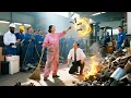 Download Lagu 嫌掃地阿姨礙事把她推開，怎料她用一顆螺絲解決工廠最大難題，挽回十億損失！人生逆轉！#短劇 #逆襲 #萌娃 #親情
