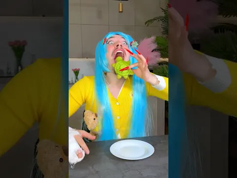 Miku shows the right way to eat a turtle cookie🍪🐢