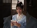穿越女的女兒路邊撿到個陌生男人，誰知竟是當朝太子！從此天天黏著她，佔有慾爆棚！