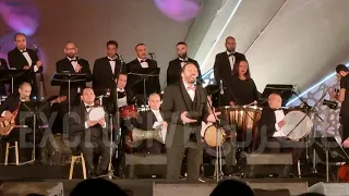 اداء عبقري من علي الحجار لاغنية زي الهوا فى تتر اللقاء الثاني فى مهرجان الموسيقى العربية      دندنها