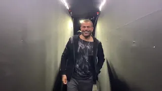 لحظة صعود عمرو دياب لمسرح حفلة بموسم الرياض عمرو دياب موسم الرياض 