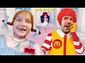 Download Lagu CRAZY THEMES in DRESS to iMPRESS!!  Adley and Friends try Adley's funny theme ideas playing Roblox