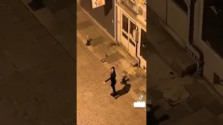 بنت ترقص في شوارع صربيا بشكل غريب  بنت ترقص في شوارع صربيا بشكل غريب