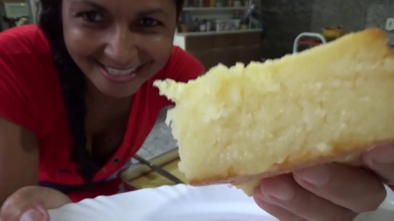 Bolo de mandioca no liquidificador. 