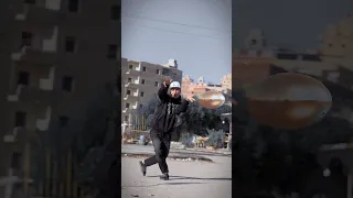 اسطبلات وحصانه كتير علي النصيات 