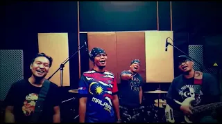 3 lagu kumpulan akar yang betul 