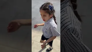 بموووووووت من الضحك على تعليقات أمي      مب قادره اركز في الكابش    اكسبلور                     دندنها