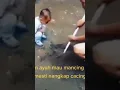 Download Lagu Bapak nyari cacing digangguin anaknya lucu banget