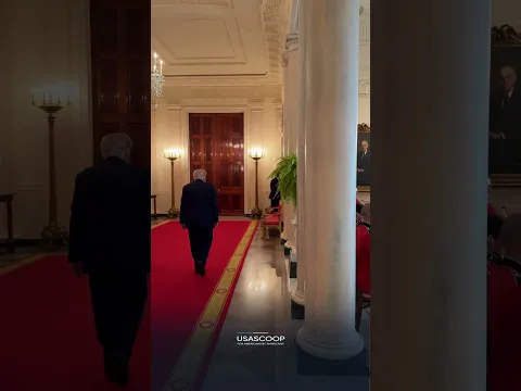 Trump Praises Military Band in Heartwarming Moment 🎺| USA Scoop